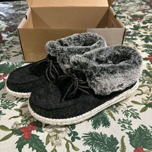 Cozy Faux Fur Lined Slippers - Black and Gray